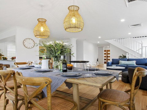 The Great White - Beach Living At Its Best - Accommodation QLD 0