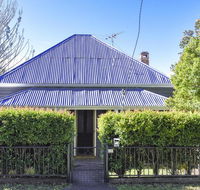 The Grey House - Accommodation QLD