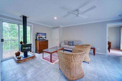 The Hillside Villa - Accommodation QLD 2