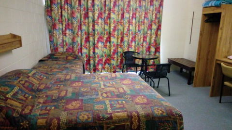 The Islands Inn Motel - Accommodation QLD 1
