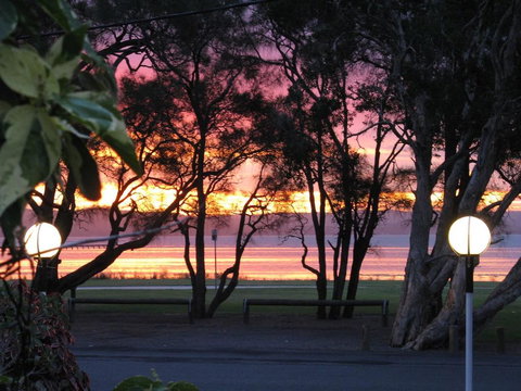 The Jetty Cabin Lakeside - Accommodation QLD 1