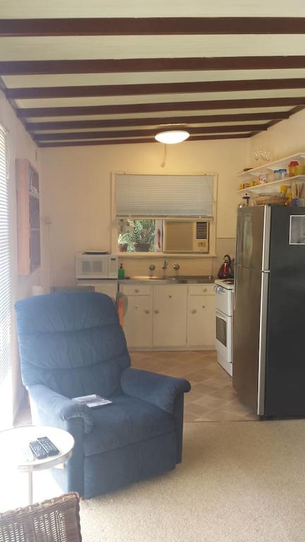 The Jetty Cabin Lakeside - Accommodation QLD 3