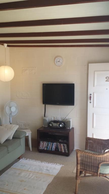 The Jetty Cabin Lakeside - Accommodation QLD 2