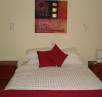 The Lakehouse Manor - Accommodation QLD