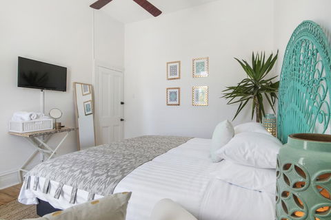 The Local Hotel - Accommodation QLD 3