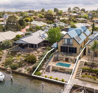The Loft - Waterfront with Private Pool - Accommodation QLD
