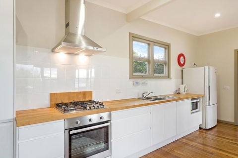 The Love Shack - Accommodation QLD 1