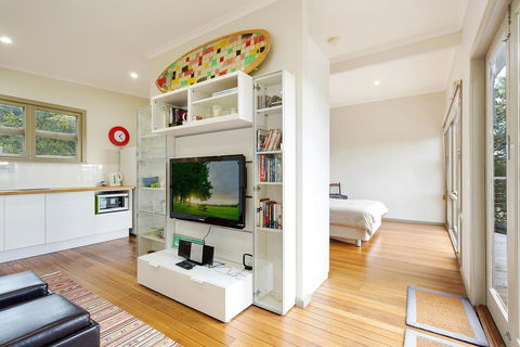 The Love Shack - Accommodation QLD 2