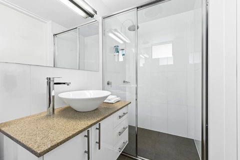 The Mid Pacific - Accommodation QLD 3