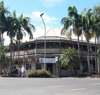 The Middle Pub - Accommodation QLD