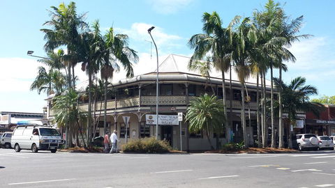 The Middle Pub - Accommodation QLD 0