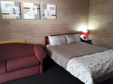 The Moe Motor Inn - Accommodation QLD 2