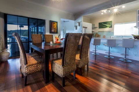 The Mountain View Retreat - Accommodation QLD 3