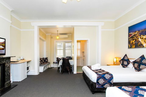 The North Shore Hotel - Accommodation QLD 3