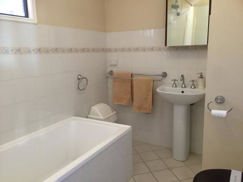 The Nosh & Nod - Howick Street - Accommodation QLD 1