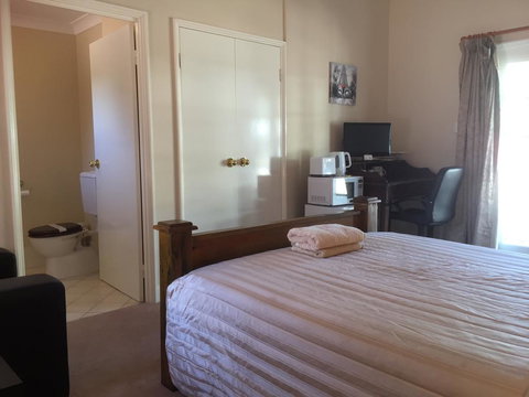 The Nosh & Nod - Howick Street - Accommodation QLD 3