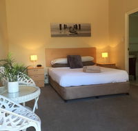 The Nosh  Nod - Howick Street - Accommodation QLD