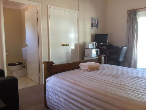 The Nosh & Nod - Howick Street - Accommodation QLD 3