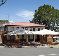 The Oaks Hotel - Accommodation QLD