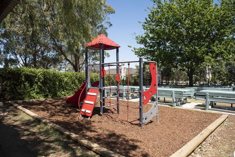 The Oaks Hotel - Accommodation QLD 2