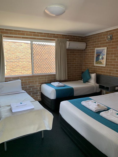 The Oaks Hotel Motel - Accommodation QLD 3