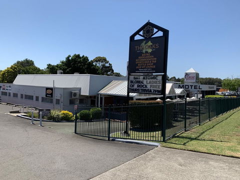 The Oaks Hotel Motel - Accommodation QLD 0