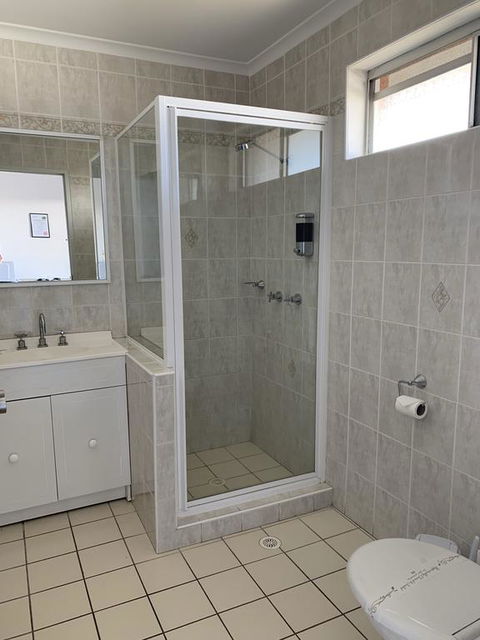 The Oaks Hotel Motel - Accommodation QLD 2