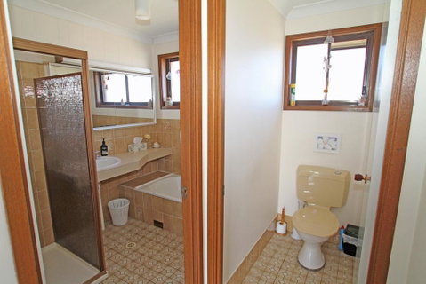 The Oasis On Jacobs Drive - Accommodation QLD 3