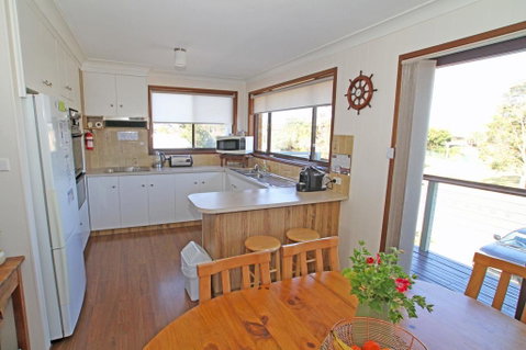 The Oasis On Jacobs Drive - Accommodation QLD 1