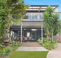 The Old Bottleshop - waterfront pool table and more - Accommodation QLD