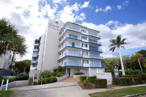 The Outlook Unit 14, 9 Hume Pde - Accommodation QLD 0