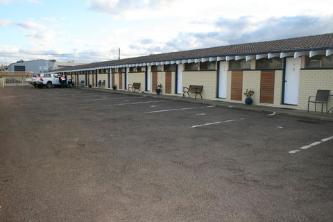 The Plains Motor Inn - Accommodation QLD 1