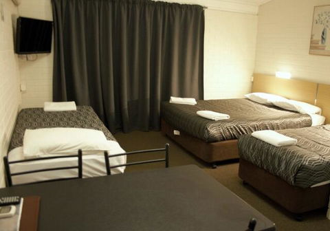 The Plains Motor Inn - Accommodation QLD 2