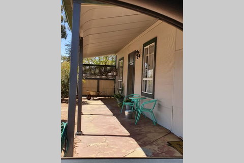 The Pool House - Accommodation QLD 2