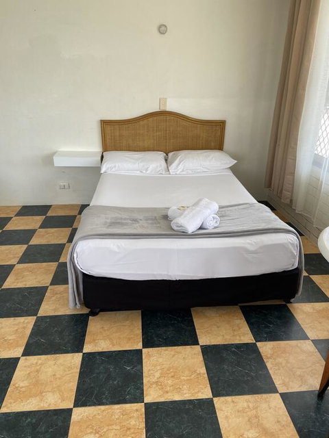THE QUEENSLANDER MOTEL - Accommodation QLD 2
