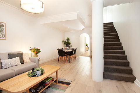 THE RENWICK - Hosted By: L'Abode Accommodation - Accommodation QLD 1