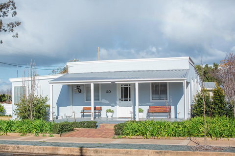 The Rested Guest 3 Bedroom Cottage West Wyalong - Accommodation QLD 0
