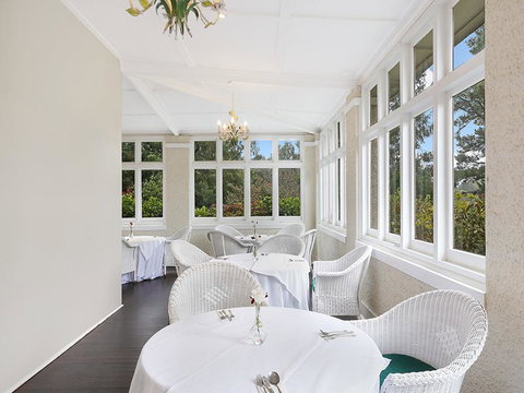 The Robertson Hotel - Accommodation QLD 3