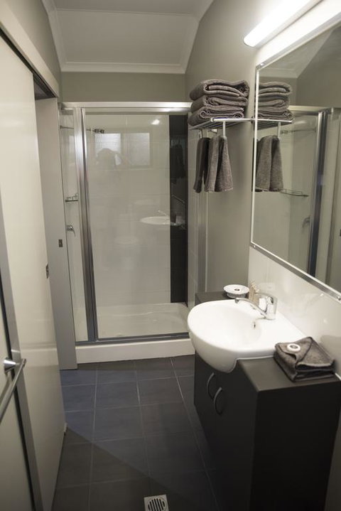 The Rocks Motel - Accommodation QLD 3