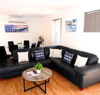The Royal Dolphin Holiday Home - Accommodation QLD