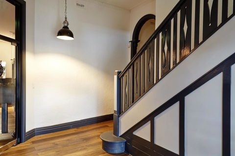 The Royal Hotel, Drouin - Accommodation QLD 2