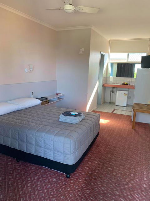 The Royal Motel - Accommodation QLD 0