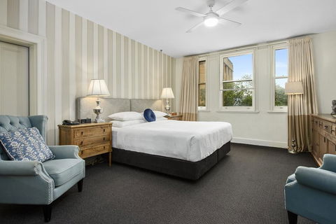 The Russell Hotel - Accommodation QLD 1