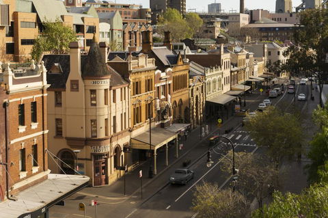 The Russell Hotel - Accommodation QLD 2