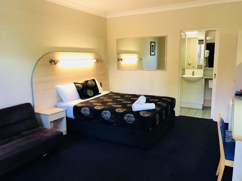 The Shamrock Hotel - Accommodation QLD 2