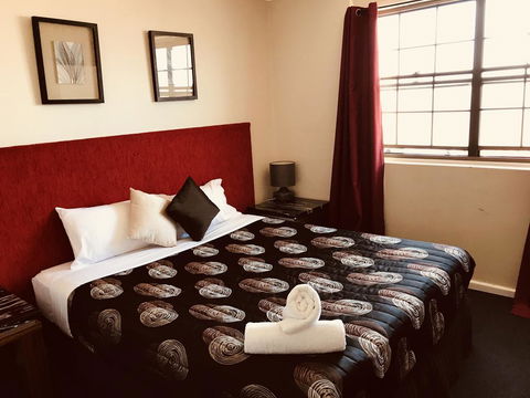 The Shamrock Hotel - Accommodation QLD 0