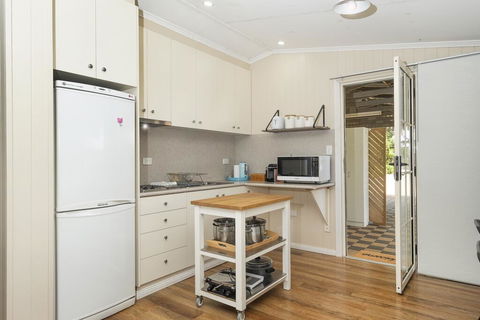 The Shed On Moloney - Accommodation QLD 3