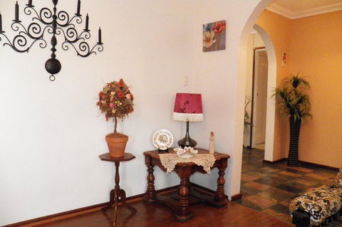 The Spanish Retreat And BnB - 24 Hrs - Accommodation QLD 2
