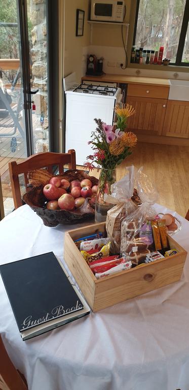 The Stone Cottage (with Tennis Court) - Accommodation QLD 1