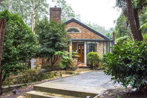 The Stone On The Hill - 3 Bedroom House - Accommodation QLD 1